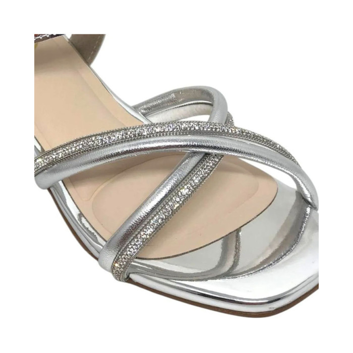 Calzado de niña marca MOLEKINHA METAL PLATA