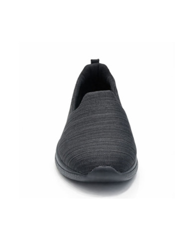 Calzado marca ADRUN PRETO